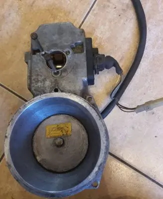 Audi 100 200 5000 C3 Fuel distributor 034133353N 0438121073