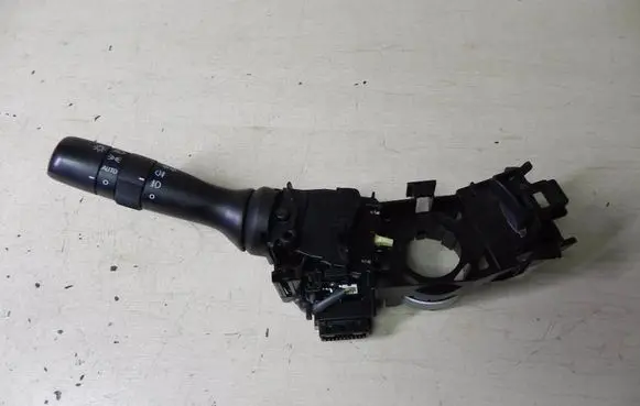 Toyota Avensis T270 Indicator stalk 0519017F373