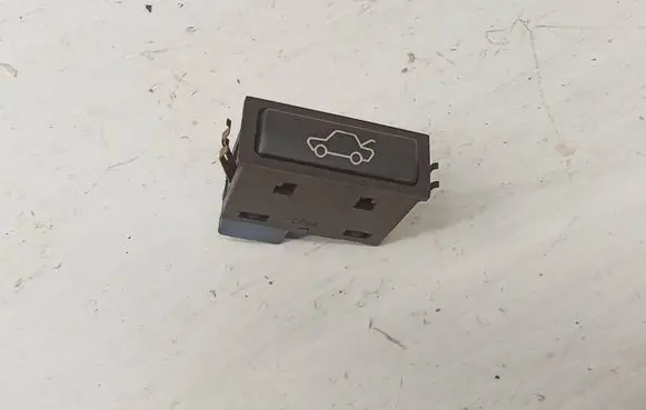Tailgate opening switch