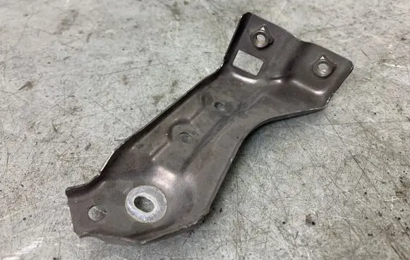 Honda CR-V Fender mounting bracket