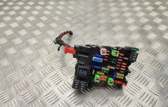Volkswagen Touran III Fuse module 5Q0937615C
