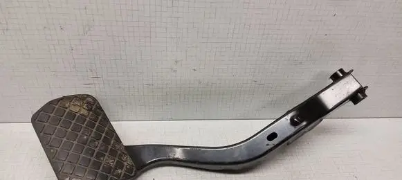 Volkswagen PASSAT B5.5 Brake pedal 8D1723140B