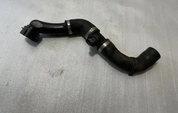 Engine coolant pipe/hose