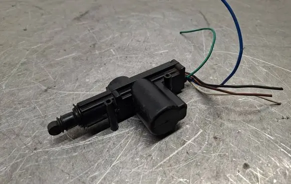 Audi 80 90 S2 B4 Central locking motor 932037992