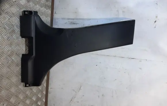 Mitsubishi Lancer Evolution (B) pillar trim (bottom) 7211A005