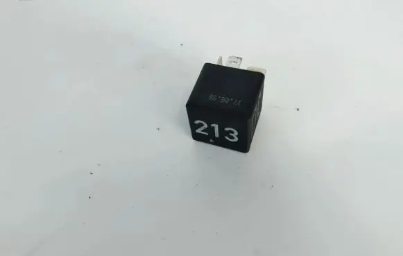 Volkswagen PASSAT B5 Other relay 443951253j 899511000