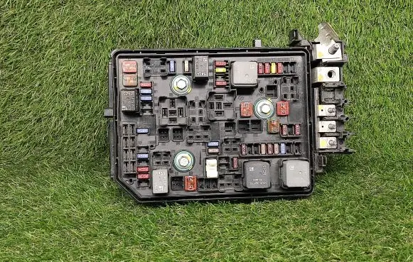 Chevrolet Cruze II Power management control unit 39049710 812461952