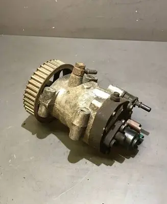 Renault Kangoo I Fuel injection high pressure pump 8200057346 R9042A013A