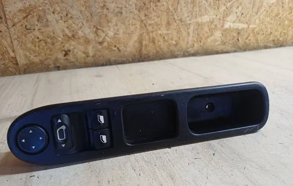 Peugeot 307 Electric window control switch 96351622XT 0474221