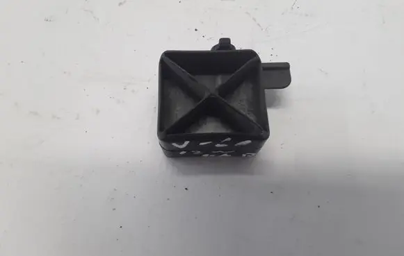 Volvo V60 Radiator mount bracket