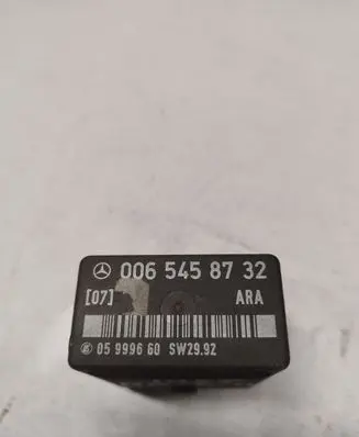 Mercedes-Benz E W124 Hazard warning light relay 0065458732 05999660