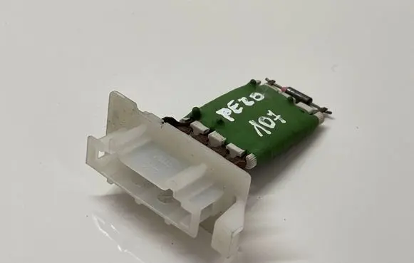 Peugeot 107 Heater blower motor/fan resistor 3R0K1R17KR35K