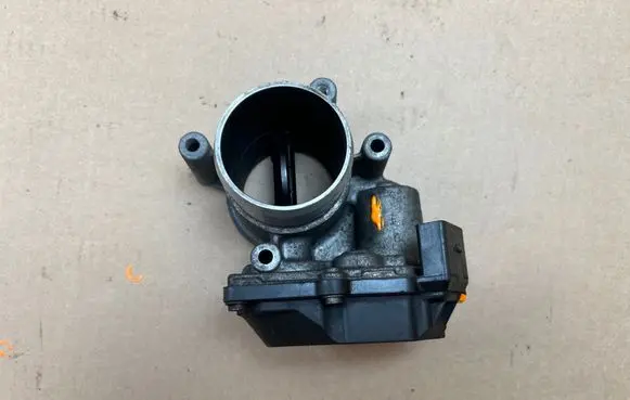 Volkswagen PASSAT B7 Throttle valve 03L128063R