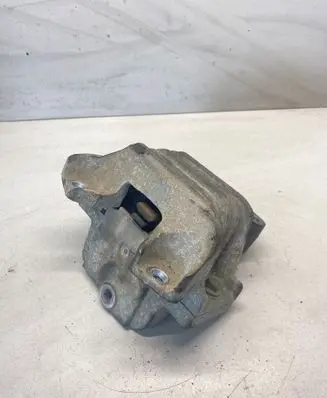 Fiat Freemont Engine mount bracket P05147131AD
