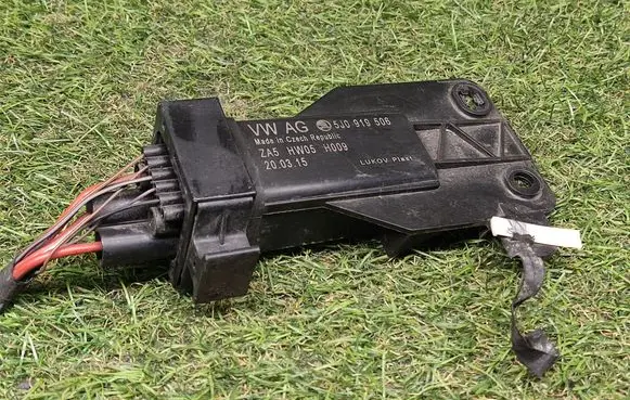 Volkswagen Polo V 6R Coolant fan relay 5J0919506