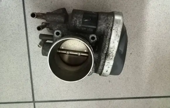 Volkswagen Golf IV Throttle valve A2C53042125 06A133062AB 071361