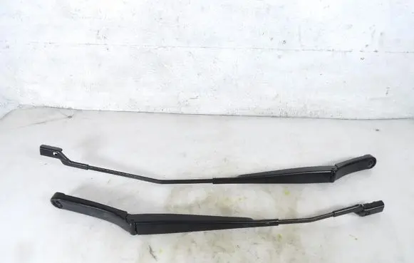 Front wiper blade arm