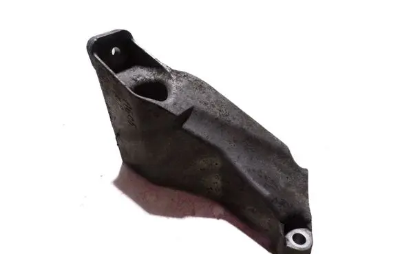 Audi A6 S6 C5 4B Engine mounting bracket 8D0199307P