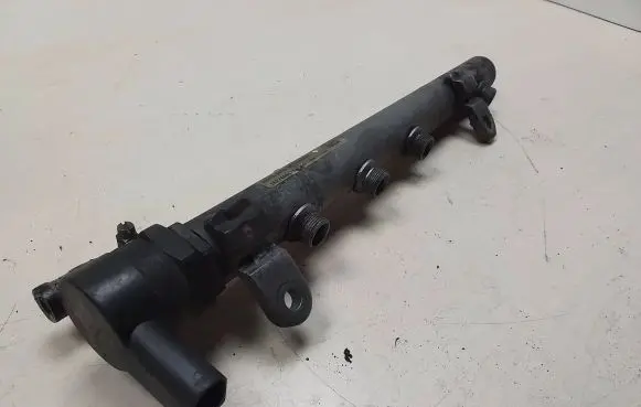 Mercedes-Benz E W211 Fuel main line pipe A6420700495 0527800121