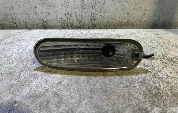 Volkswagen New Beetle Front bumper turn signal 