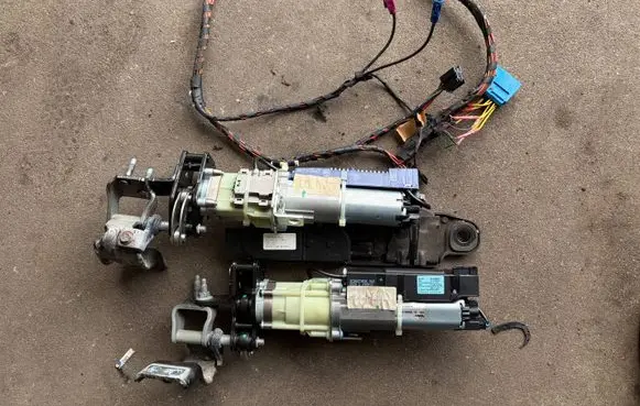 Volkswagen PASSAT B7 Tailgate hydraulic pump motor 3C9827384K 3C9827383K