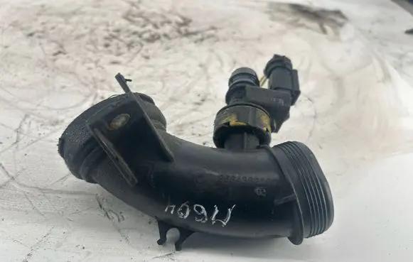 Citroen DS3 Air intake hose/pipe 9684362180