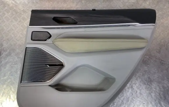 Jeep Grand Cherokee WL Rear door card panel trim