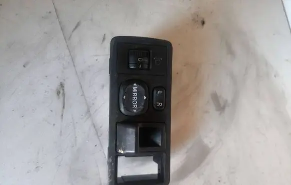 Toyota Corolla Verso E121 Wing mirror switch 777665