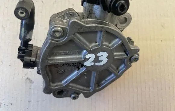 Citroen DS5 Vacuum pump 9804021880