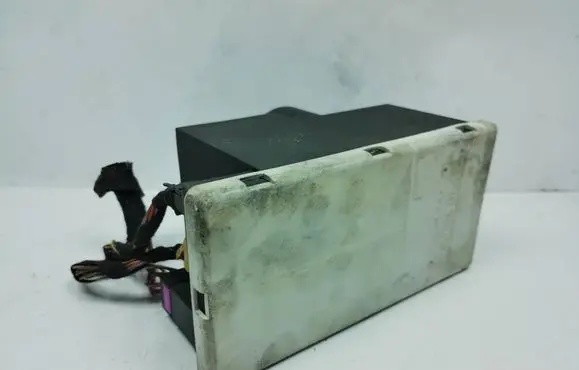 Audi A4 S4 B5 8D Central locking vacuum pump 8D0862257C