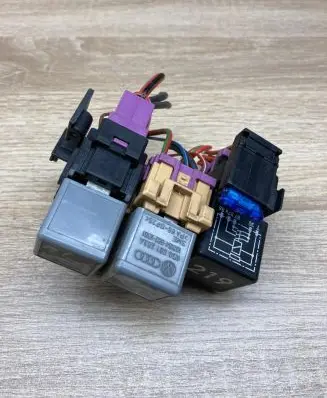 Audi A4 S4 B5 8D Other relay 8D0937503C 8A0937530