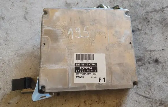 Toyota Corolla Verso AR10 Engine control unit/module 896610F010