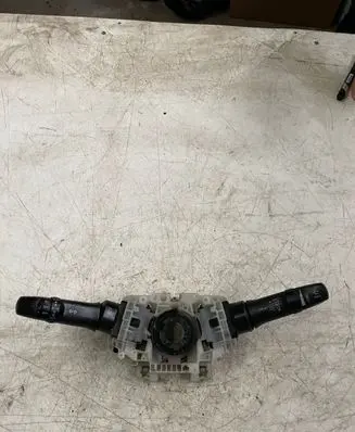 Mitsubishi L200 Indicator stalk 8600A327