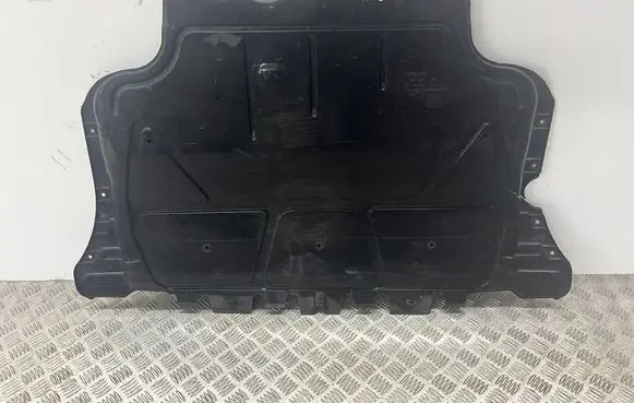 Volkswagen Golf VII Engine splash shield/under tray