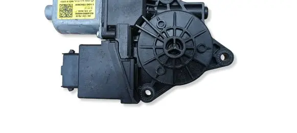 KIA Optima Front door window regulator motor 8240D4000