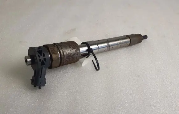 Maserati Levante Fuel injector 35062015F 0445110523