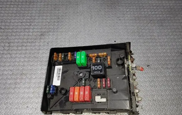 Volkswagen Golf V Fuse module 1K0937125A