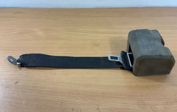 Audi A3 S3 8P Rear seatbelt 33040488