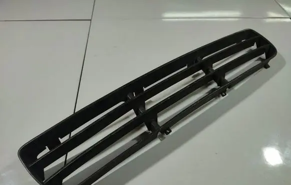 Volkswagen Bora Front bumper lower grill 1J5853677B