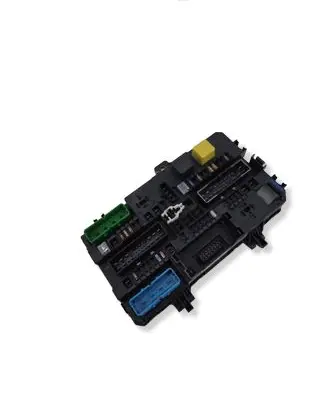 Opel Astra H Fuse module 13145017