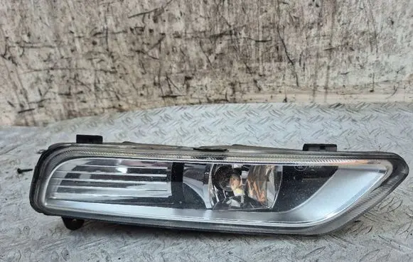 Volkswagen PASSAT B7 Front fog light 17662402 176623