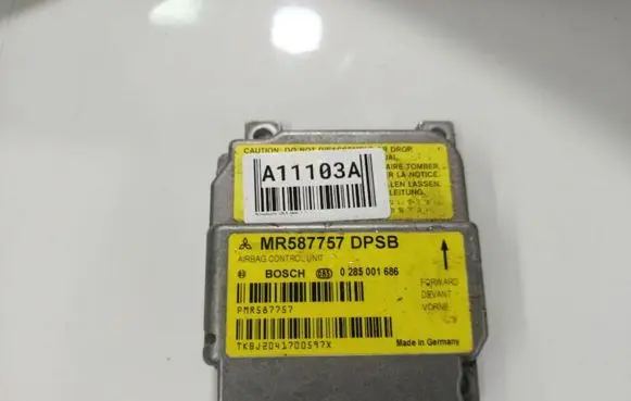 Mitsubishi Colt Airbag control unit/module MR587757
