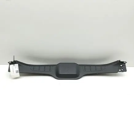 Trunk/boot sill cover protection