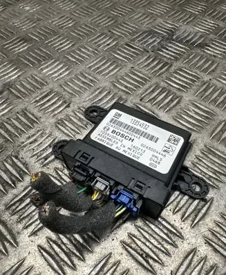 Opel Insignia A Parking PDC control unit/module 13354532 444600443