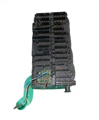 Volkswagen Golf III Fuse module 357937039