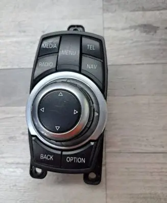 Head unit multimedia control