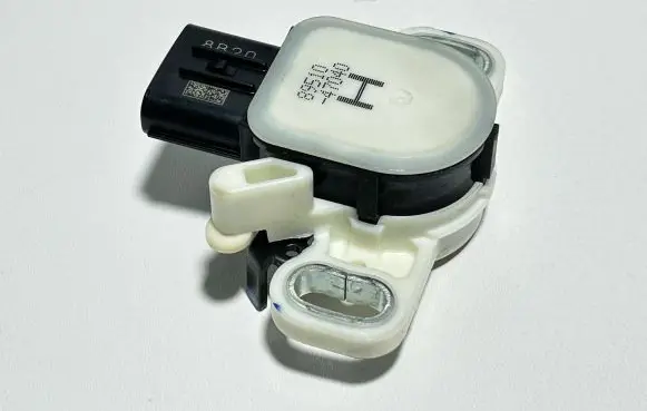 Toyota C-HR I Brake pedal sensor switch 8951047040 21088