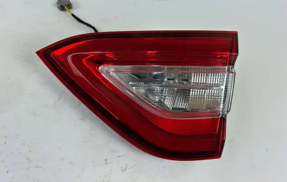 Maserati Levante Tailgate rear/tail lights 670100869 20680203 CCC150001