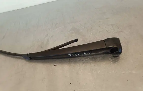Volkswagen Tiguan Rear wiper blade arm