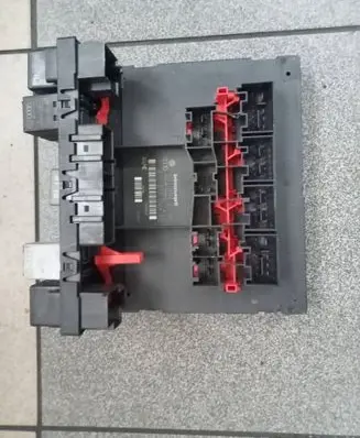 Volkswagen PASSAT B6 Comfort/convenience module H52S2002 3C0937049AD 28068687